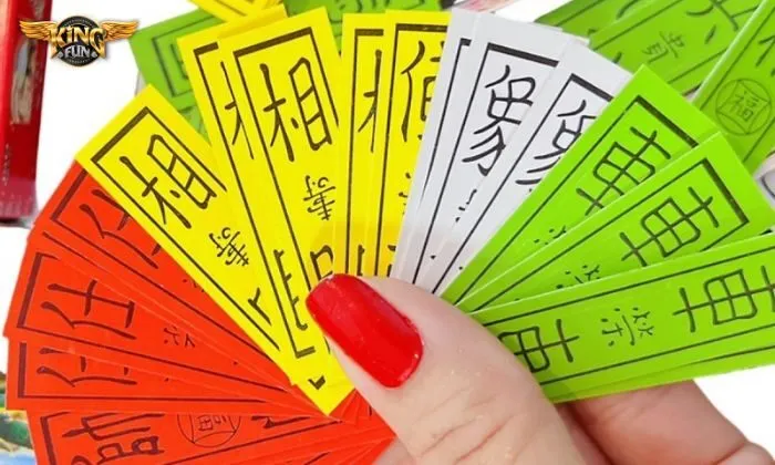 Tứ sắc là gì Bài Tứ sắc mang đậm nét truyền thống và được chơi phổ biến ở miền Trung và miền Nam